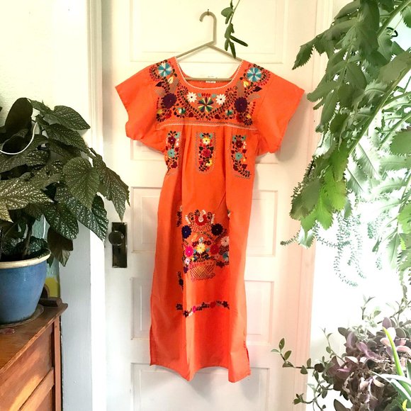 Vintage Dresses & Skirts - Vtg Embroidered Mexican Oaxaca Dress Boho Chic